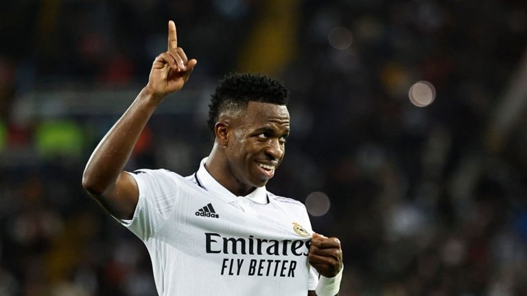 ريال مدريد يجمد مفاوضات تجديد عقد فينيسيوس